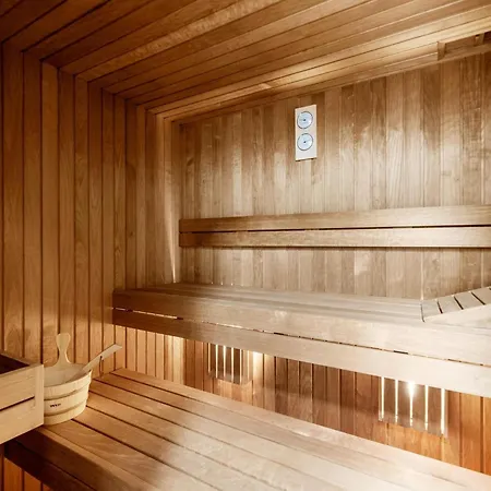 Luxury With Swimming Pool And Sauna ヴィラ ブルトニグラ